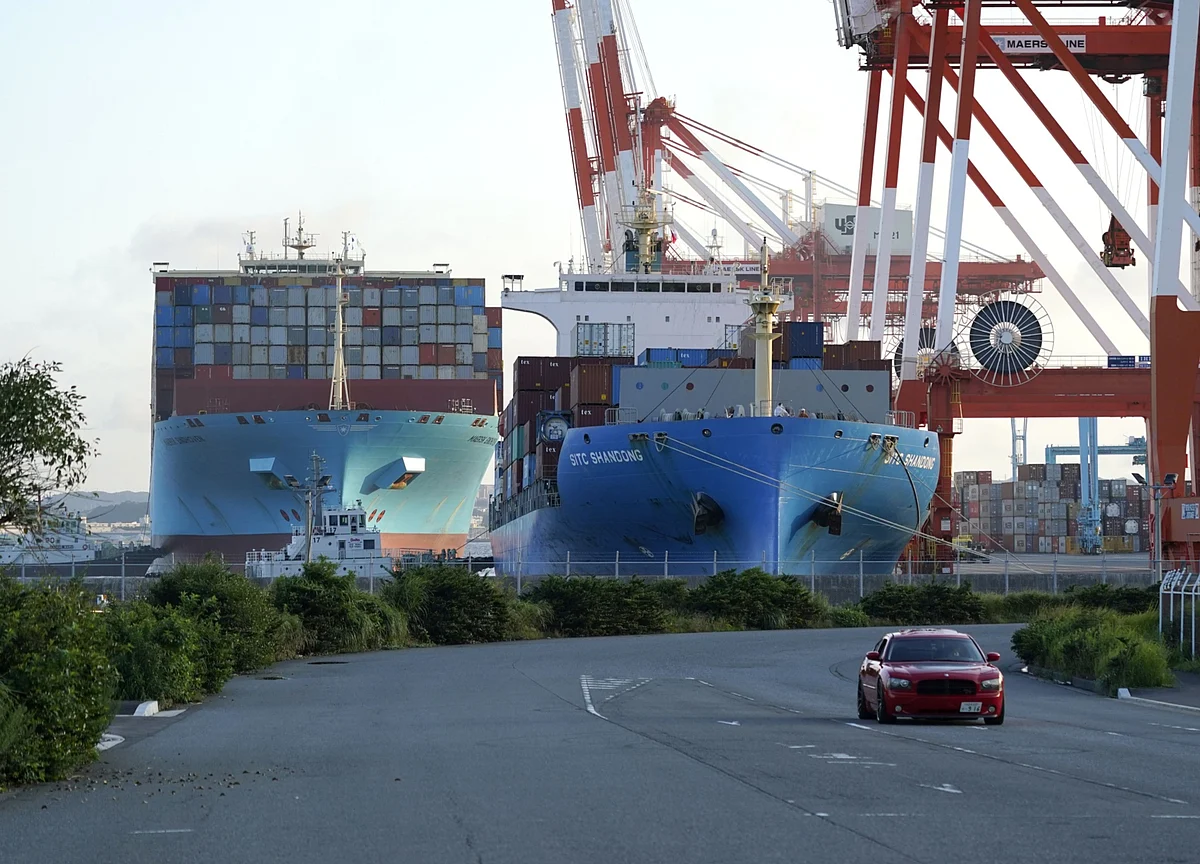 Japan’s Exports Fall at Much Slower Pace as Trade Improves