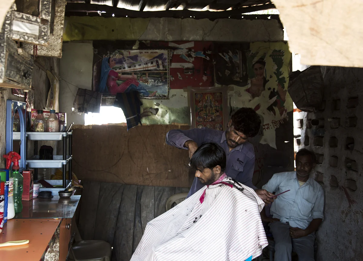 Pricey Haircuts Seen Messing Up India’s Retail Inflation Outlook
