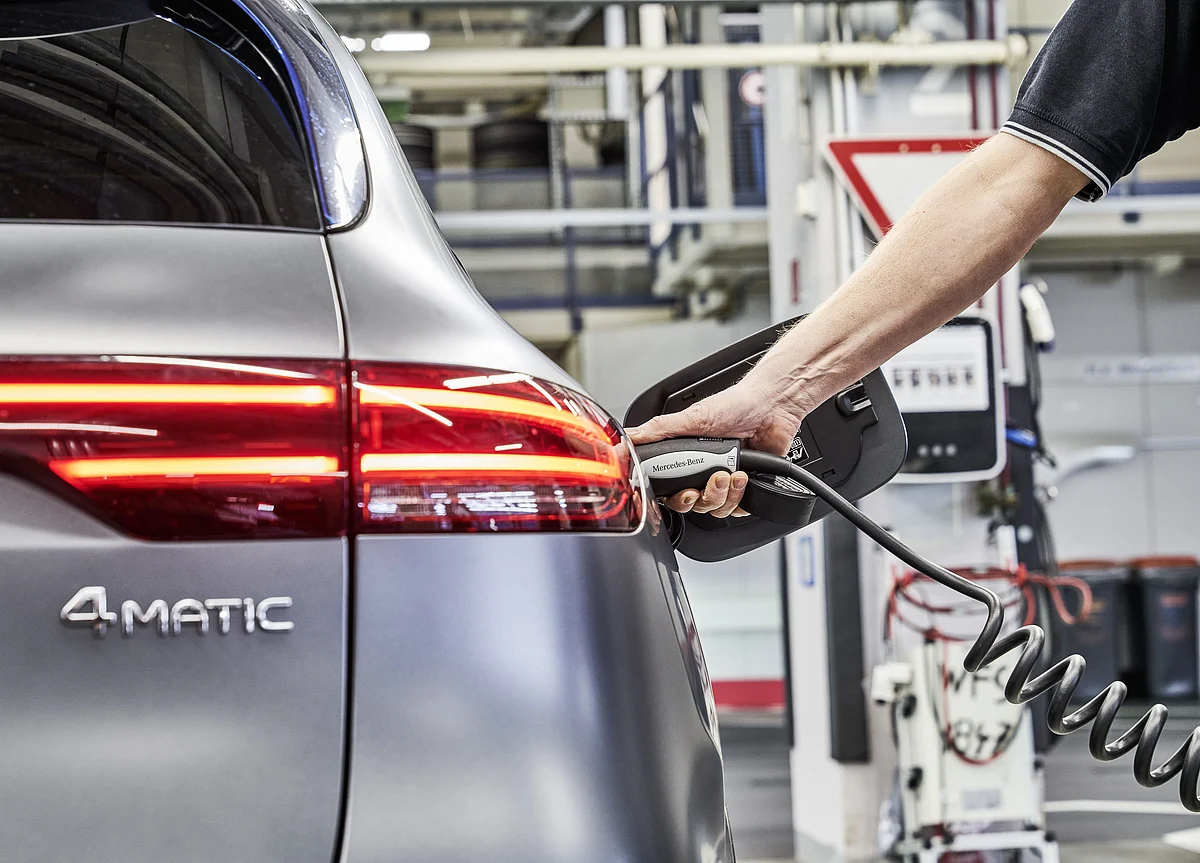 Electric Carmakers Are in a Stock Market Bubble