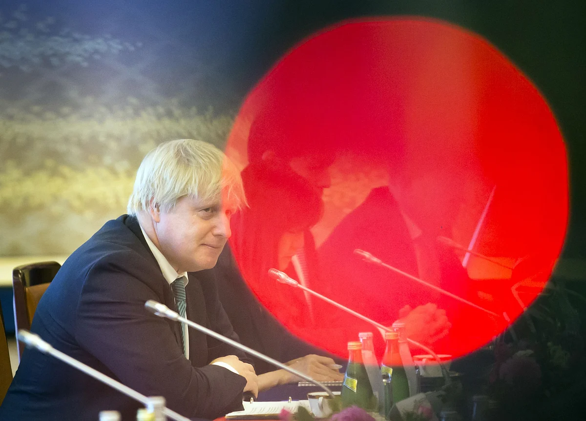 U.K. Signs Trade Deal With Japan as Brexit Talks Heat Up