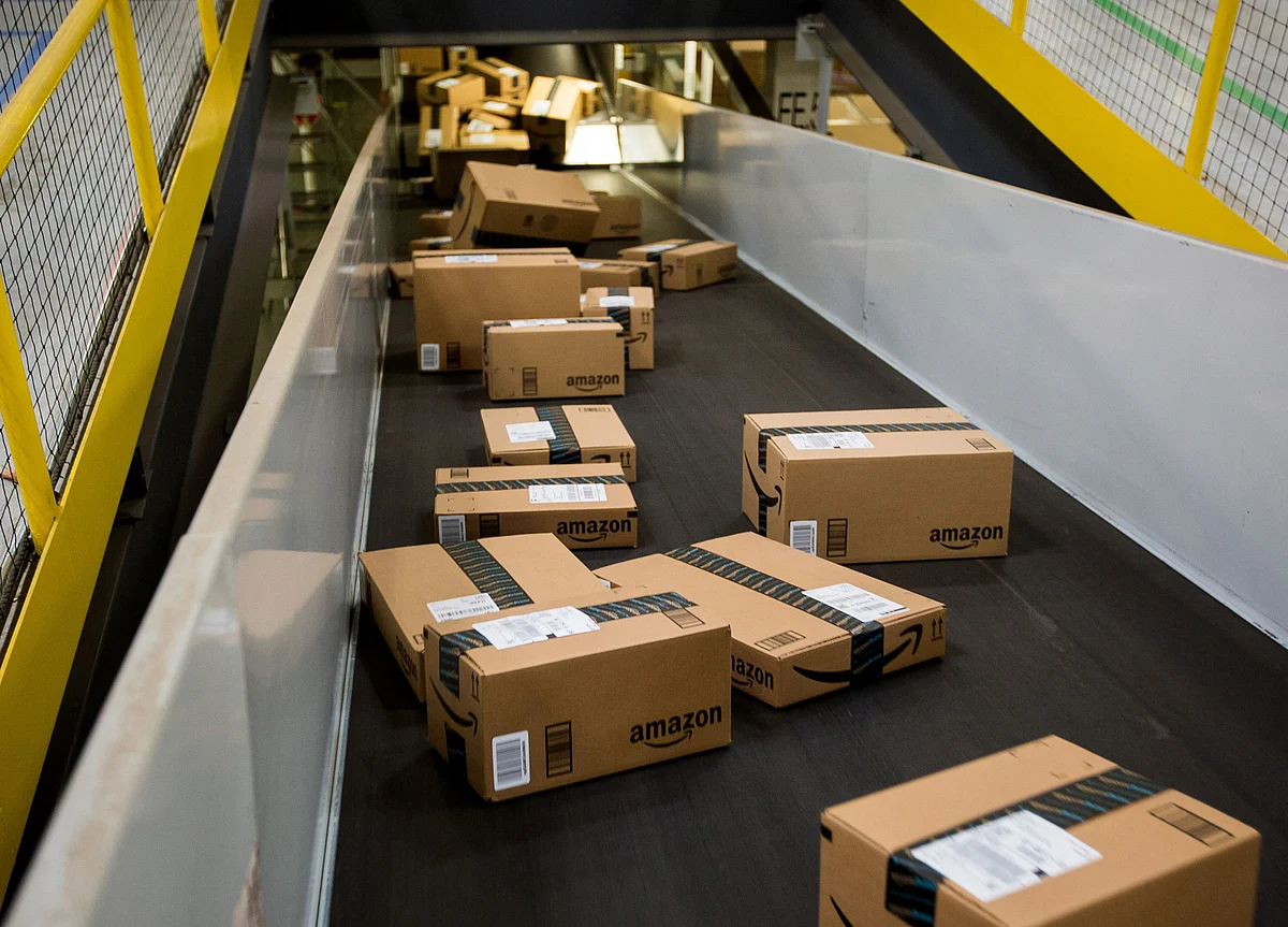Amazon Launches Month-Long Sale in Battle for Indian Wallets
