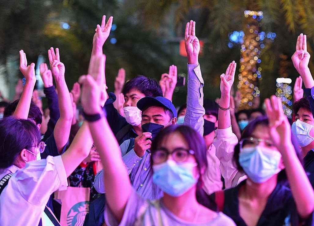 Thai Protesters Are Using Emojis to Stay Ahead of Police