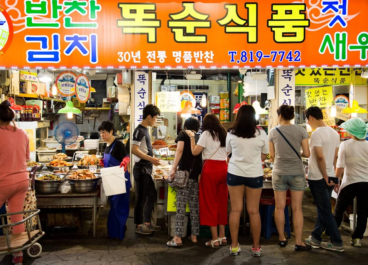 Korea Consumer Confidence Jumps Most Since 2009 as Virus Eases