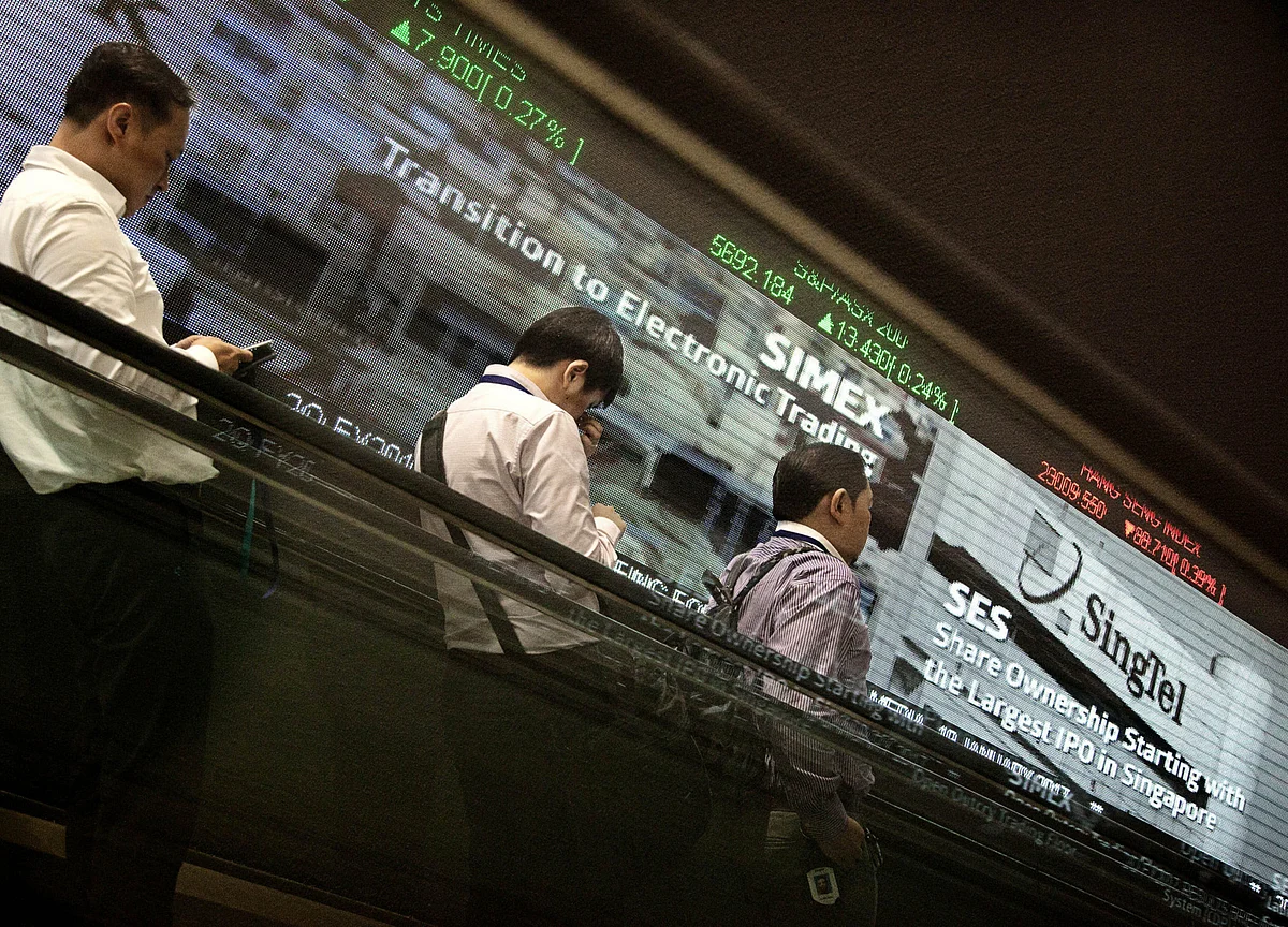 Stocks Drop for Second Day; Treasuries Advance: Markets Wrap