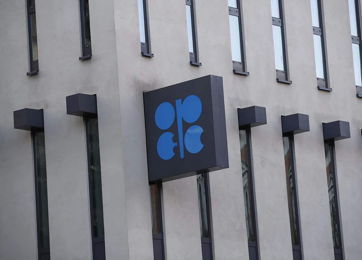 OPEC+ Talks Delayed as Split Deepens Between Key Gulf Allies