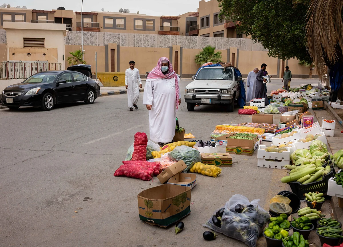 Saudi Economy Shrank at Slower Pace in Third Quarter