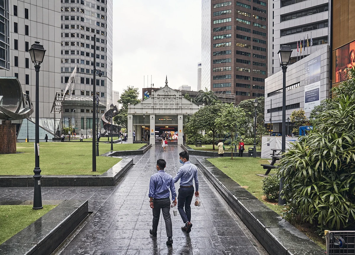 Singapore to Run Budget Deficit Into 2021 Amid Pandemic Aid