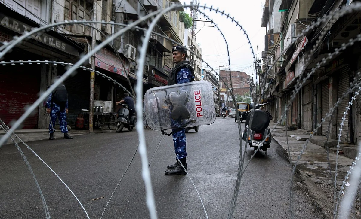 Rapid Action Force personnel stand guard at a roadblock ahead of the Muslim Friday noon prayers in Jammu, 2019. (Photo: Rakesh Bakshi/AFP via Getty Images)