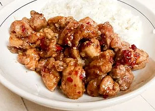 The Secret to a Home-Cooked General Tso’s Chicken Is in the Glaze