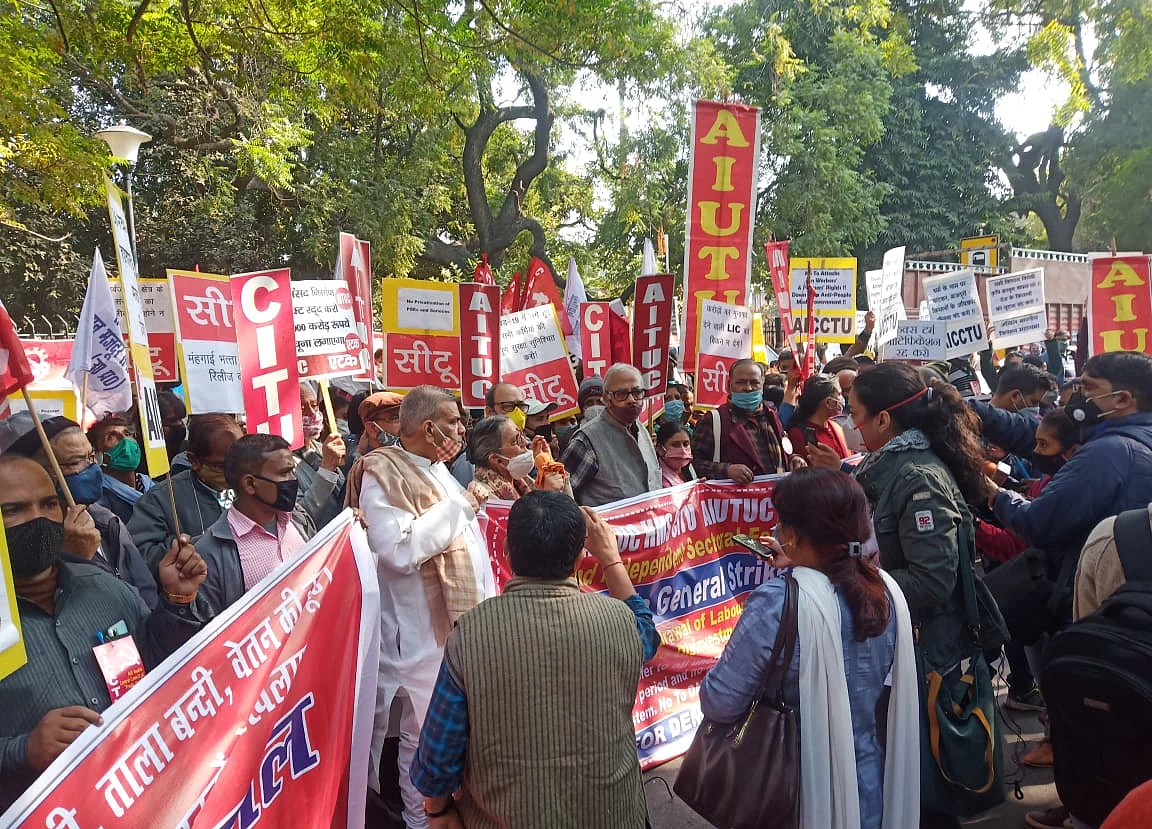 Over 25 Crore Workers Hit The Streets In Nationwide Strike Against New Labour, Farm Laws