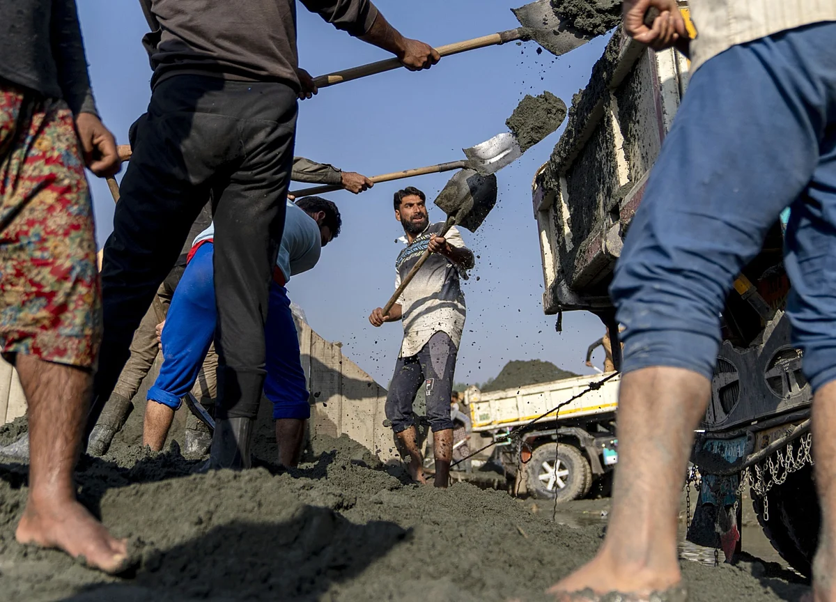 Quess Corp Unveils ‘QJobs’ For Blue-Collar Recruitment; Aims To Get 1 Million Jobs On Platform