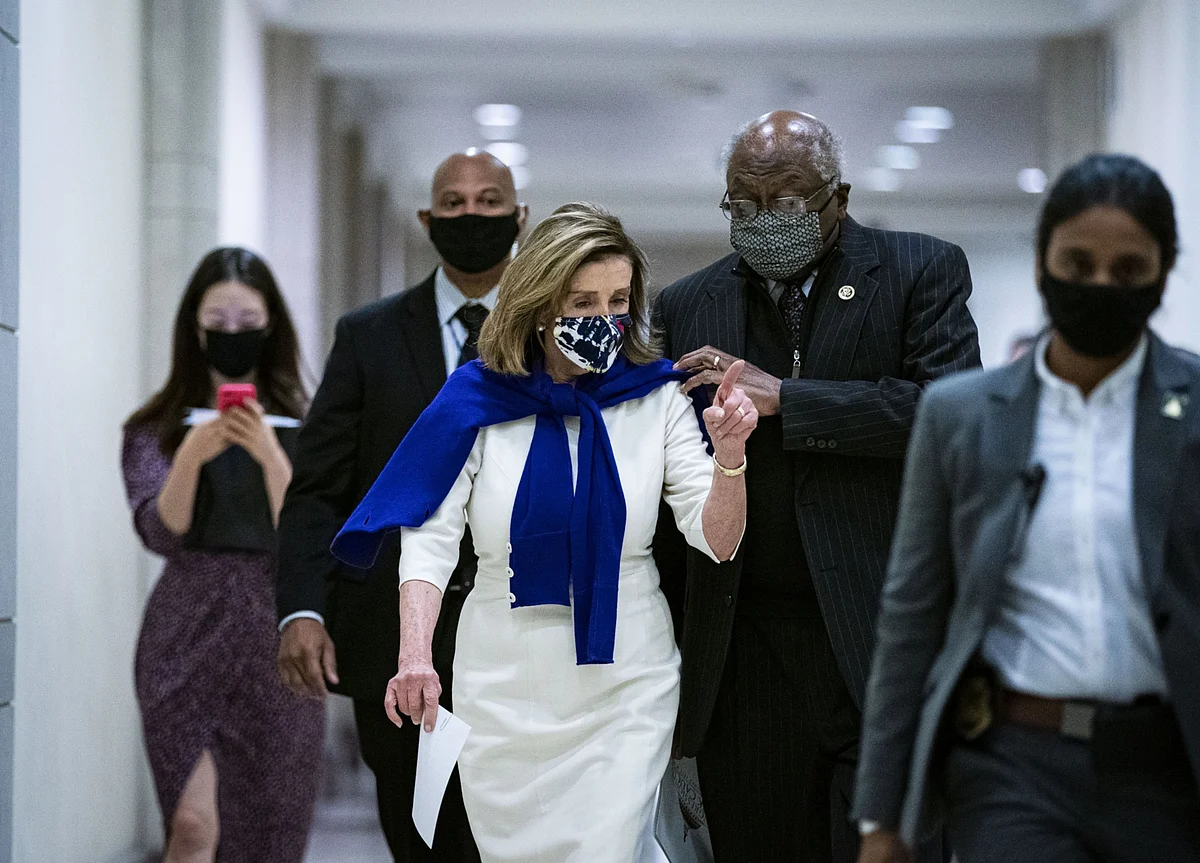 Pelosi, McConnell Fan Stimulus Hopes With Clock Running Out