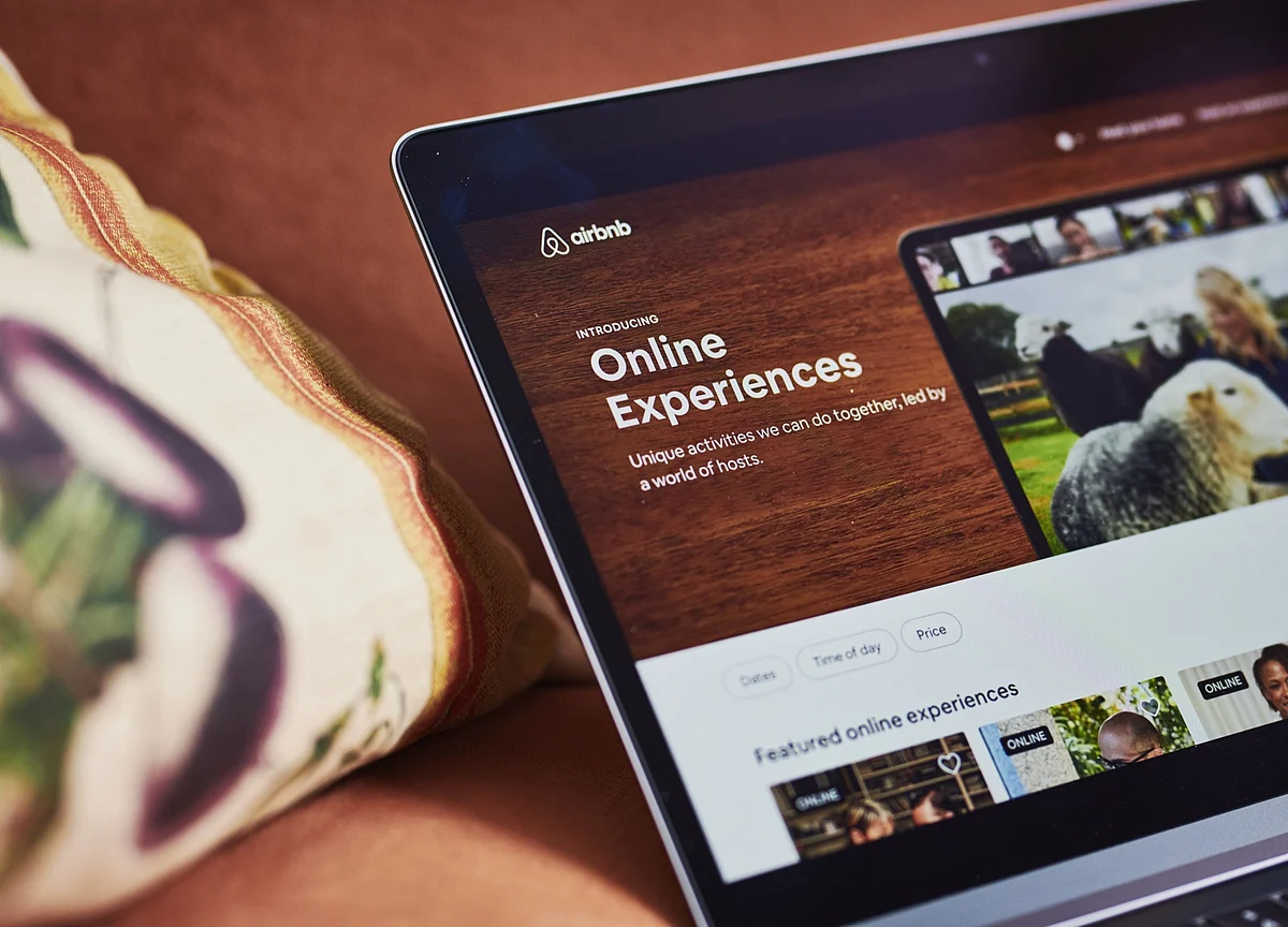Airbnb Said to Delay IPO Filing to Distance It From Election
