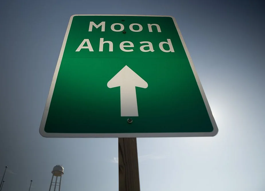 New Space Race Shoots for Moon and Mars on a Budget