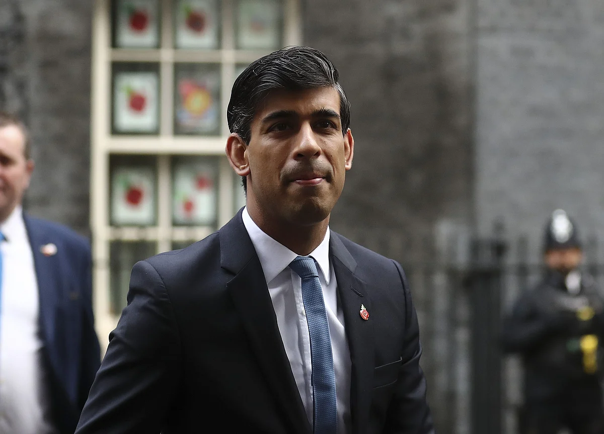 Sunak Hands $6.2 Billion to U.K. Firms Facing Lockdown Recession
