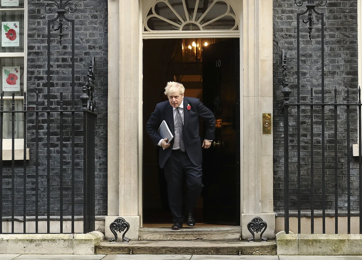 Johnson Won’t Rule Out Foreign Aid Cut as Virus Hits U.K. Budget