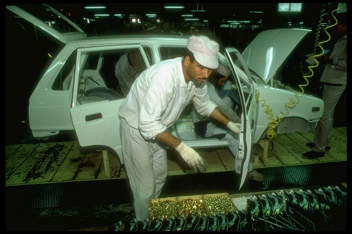 Maruti 800 assembly line. (Photo: Robert Nickelsberg/The LIFE Images Collection via Getty Images)