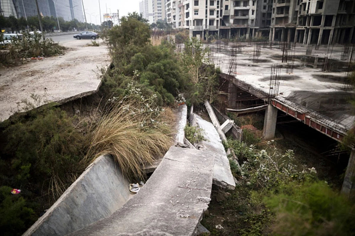 A collapsed sidewalk outside a derelict property development, Uttar Pradesh, January. (Photo: Prashanth Vishwanathan/Bloomberg)