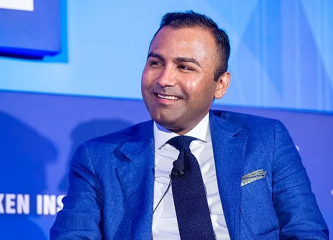 Deutsche Bank Alumni Are Helping Son Remake Japan’s SoftBank
