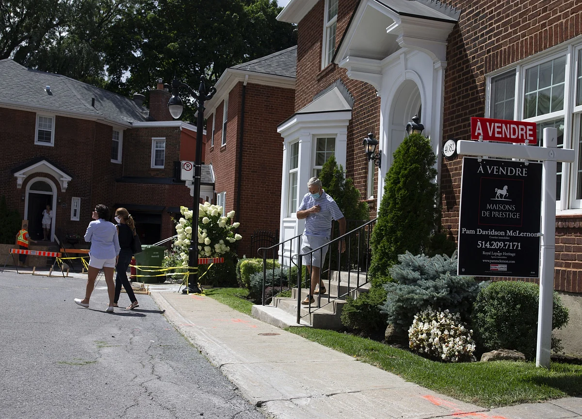 Jump in Insolvencies Heralds Pandemic Hit to Canadian Households