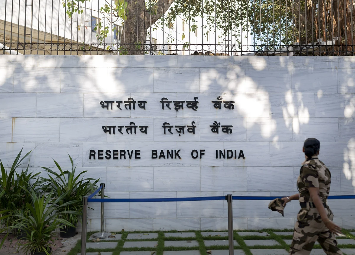 RBI’s Policymakers Spar Over High Inflation, Steep Yield Curve