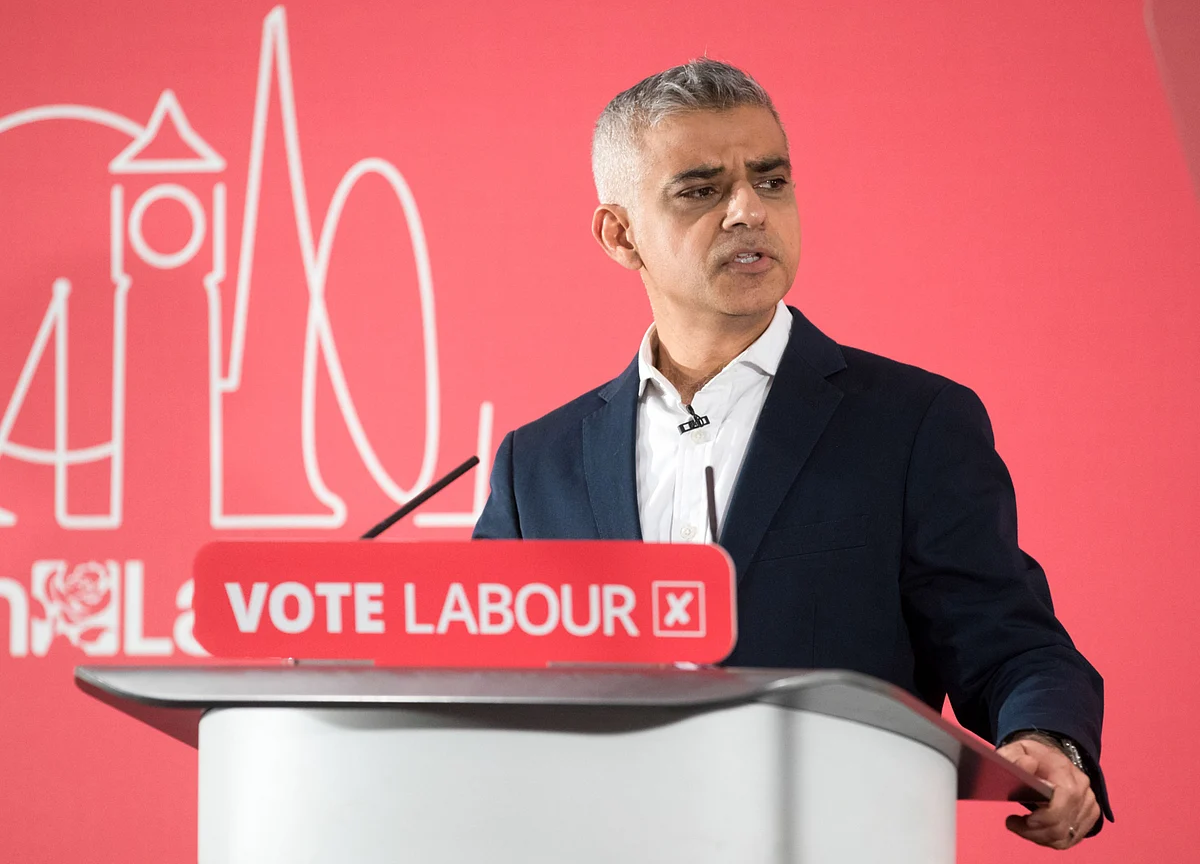 Khan Steps Up London Covid Fight to Avert ‘Catastrophic’ Tier 3