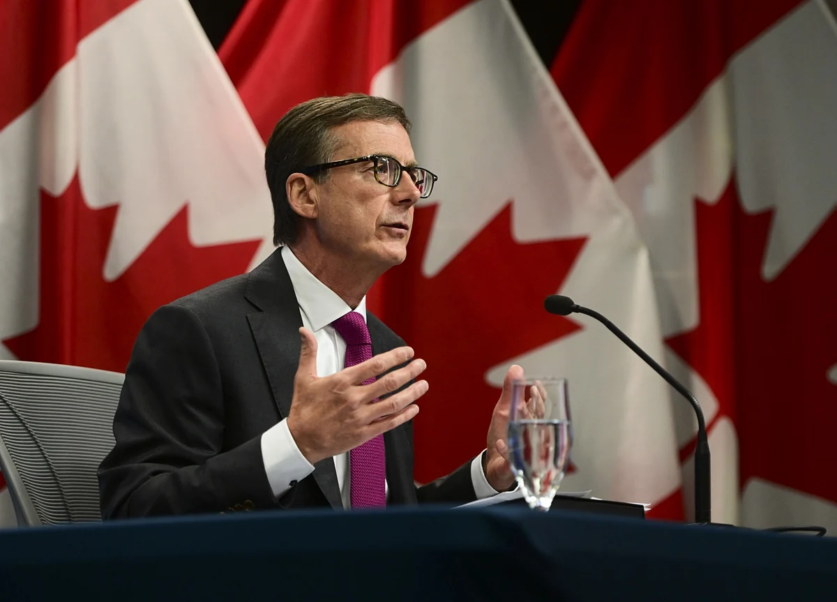 Bank of Canada Chief Defends Bond Purchases From Political Attacks