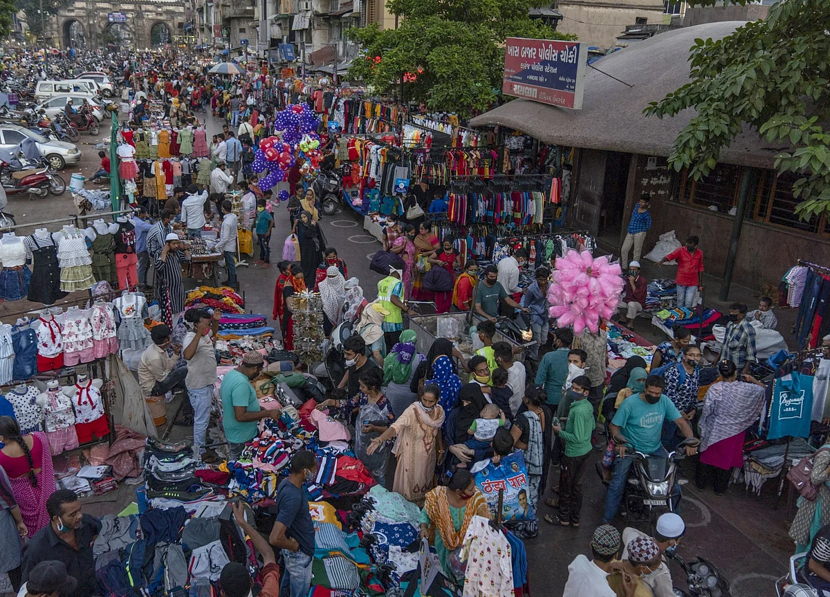 India Services PMI Shows First Expansion Since Pandemic Hit