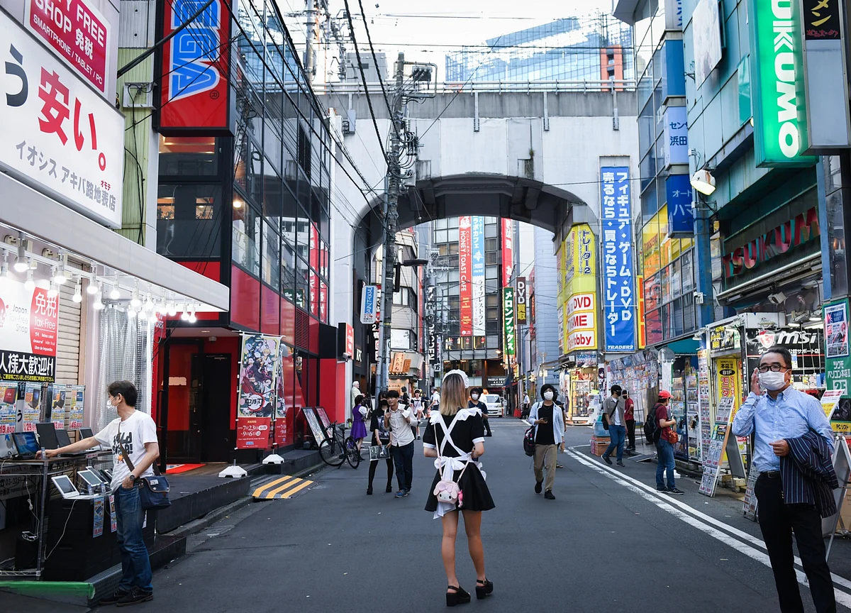 Japan’s Economic Surge Set to Slow as Virus Strikes Back