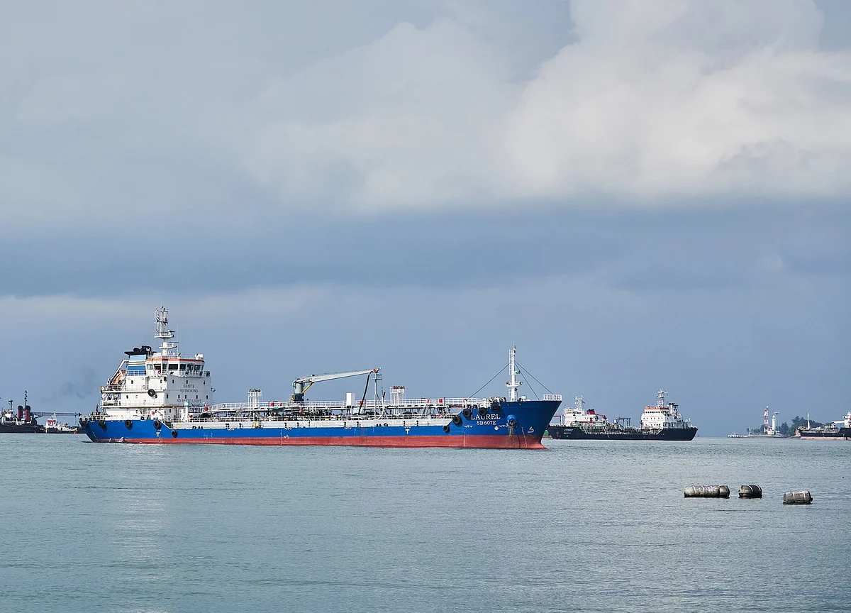 Oil From Russia to U.S. Gets Snapped Up in Asia Buying Binge