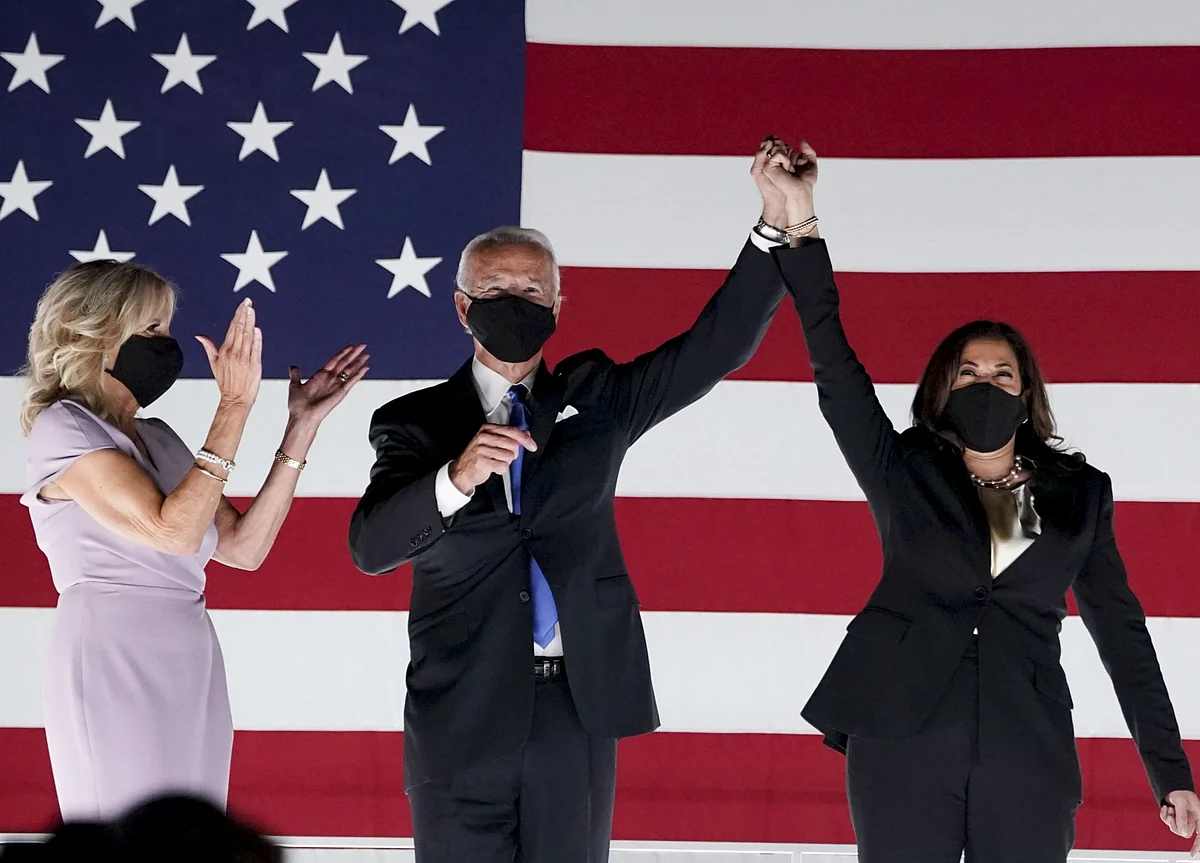 Bidens to Get Vaccine Monday, Harris and Husband Following Week