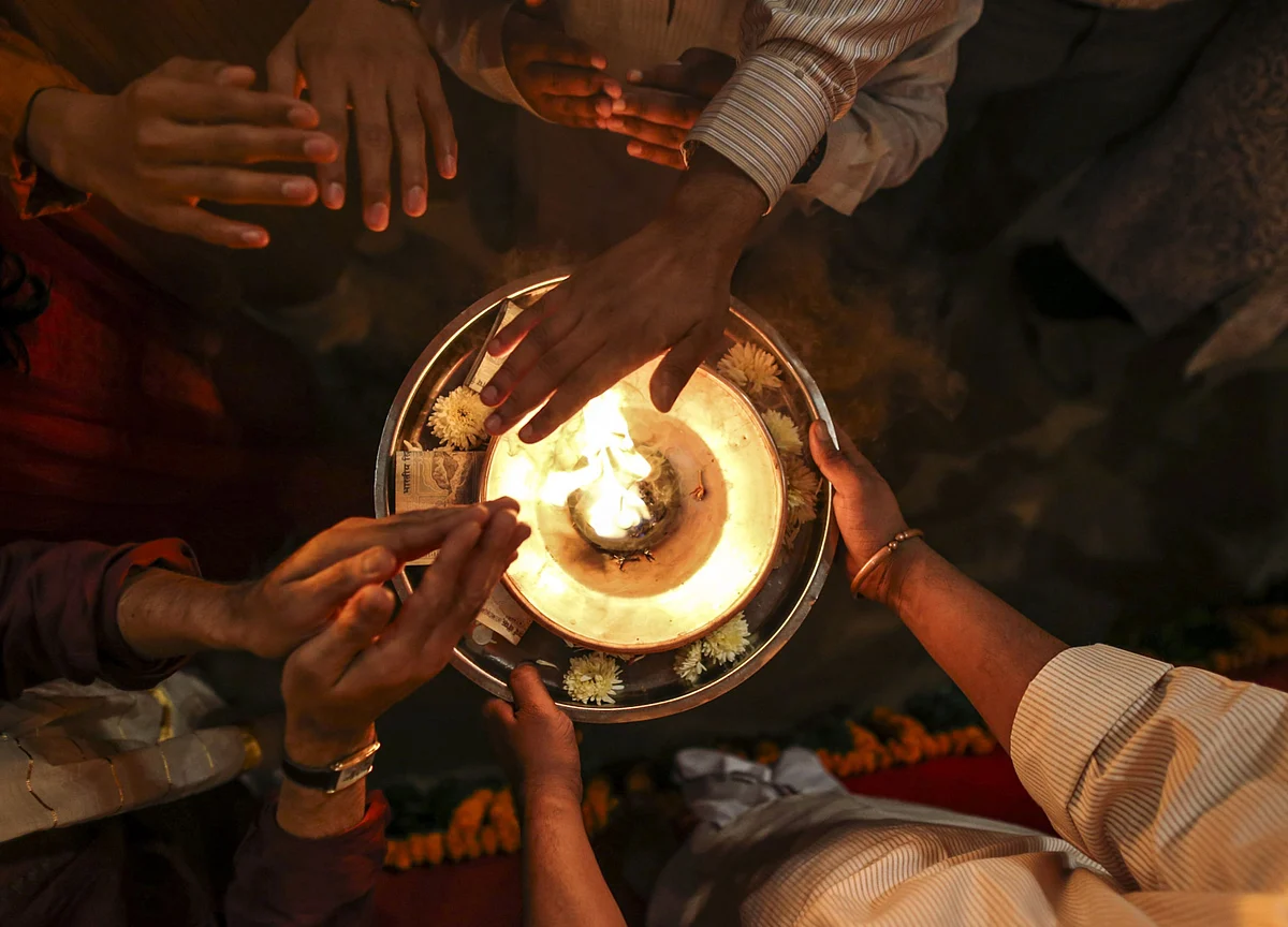 Stocks That Market Experts Would Gift Parents, Spouse, Children, Friends This Diwali