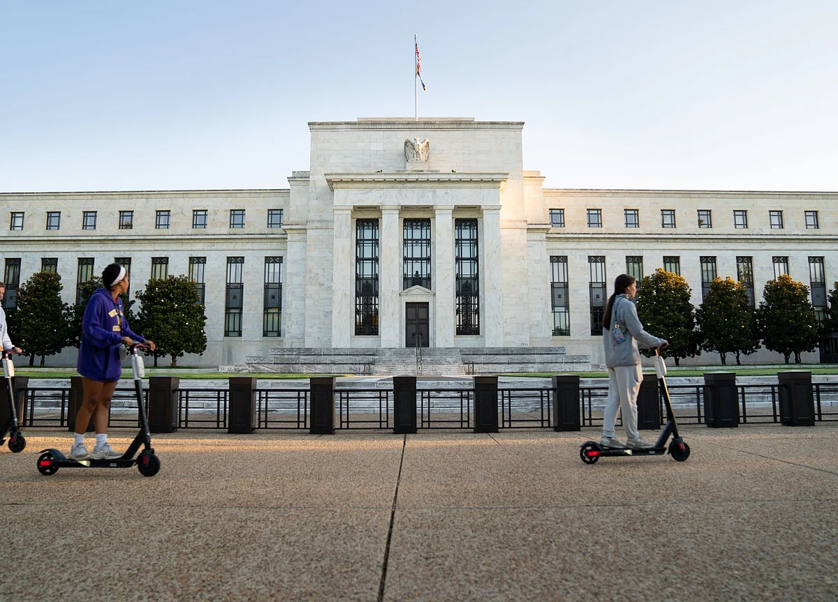 Fed Stays in Holding Pattern With Rates and Asset Purchases Unchanged