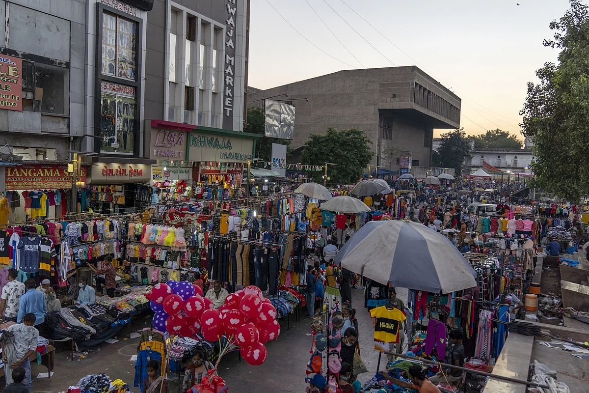 Moody’s Raises India's GDP Forecast Citing Falling Covid-19 Cases, Easing Curbs