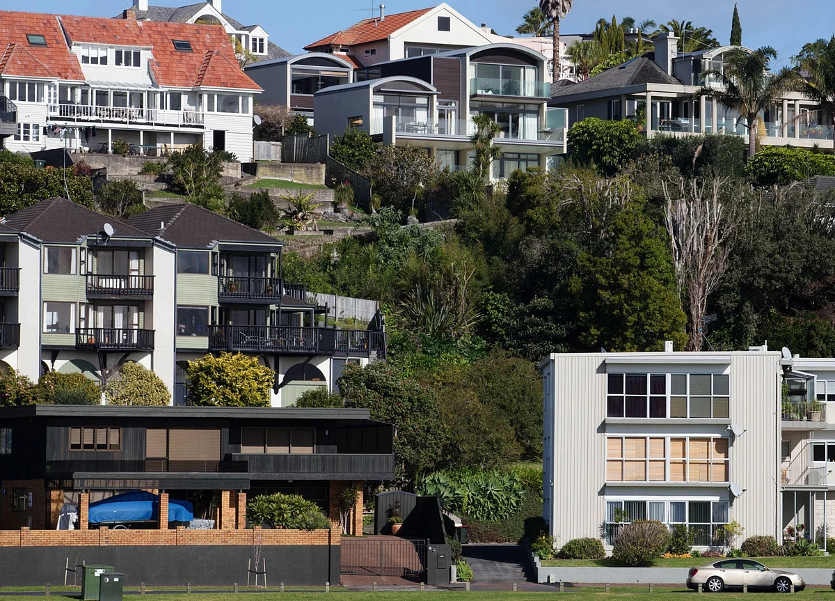 Housing Frenzy in New Zealand Exposes Perils of Ultra-Low Rates