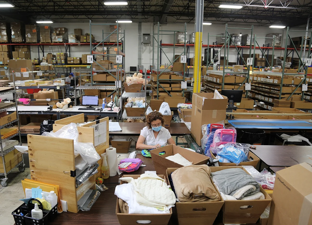 U.S. Jobs Recovery Slows as Virus Rages, Boosting Aid Chances