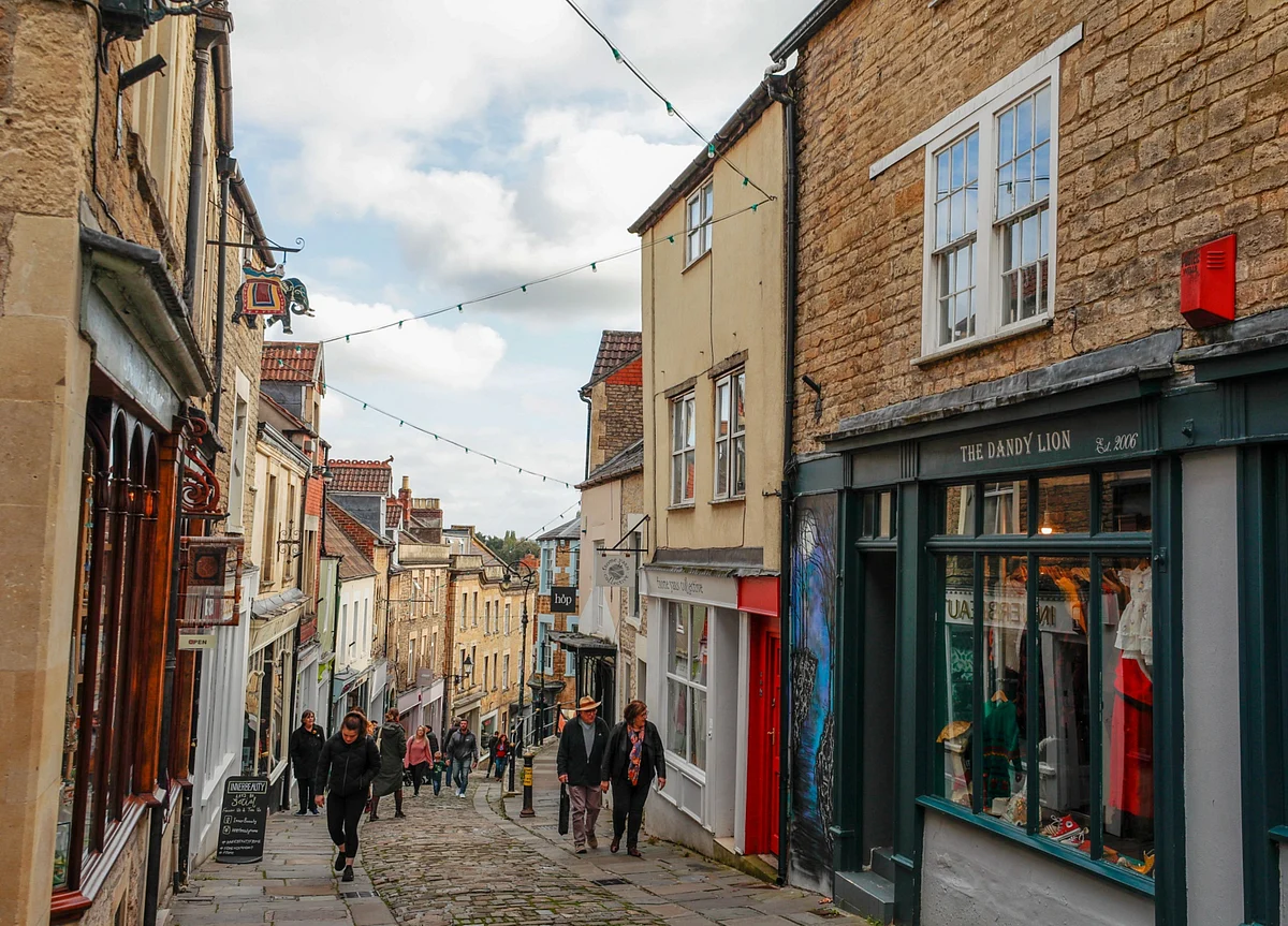 U.K. Property Boom Will Last Another Year, Rightmove Says