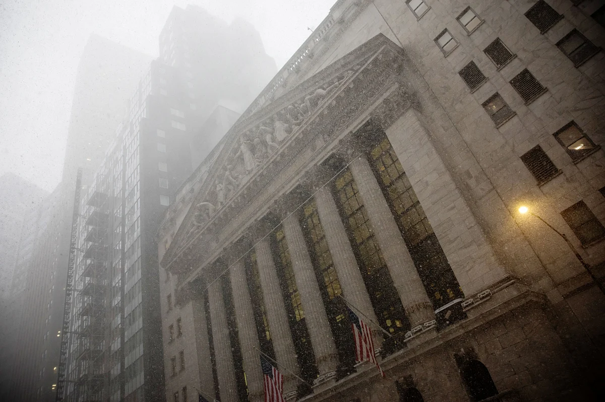 New York City Faces Heaviest December Snowfall in a Decade