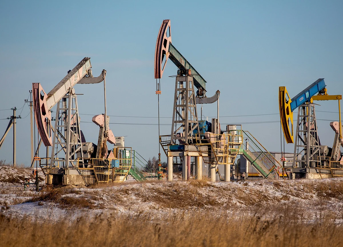 Iran Sets Out Ambitions to Hike Oil Production Next Year