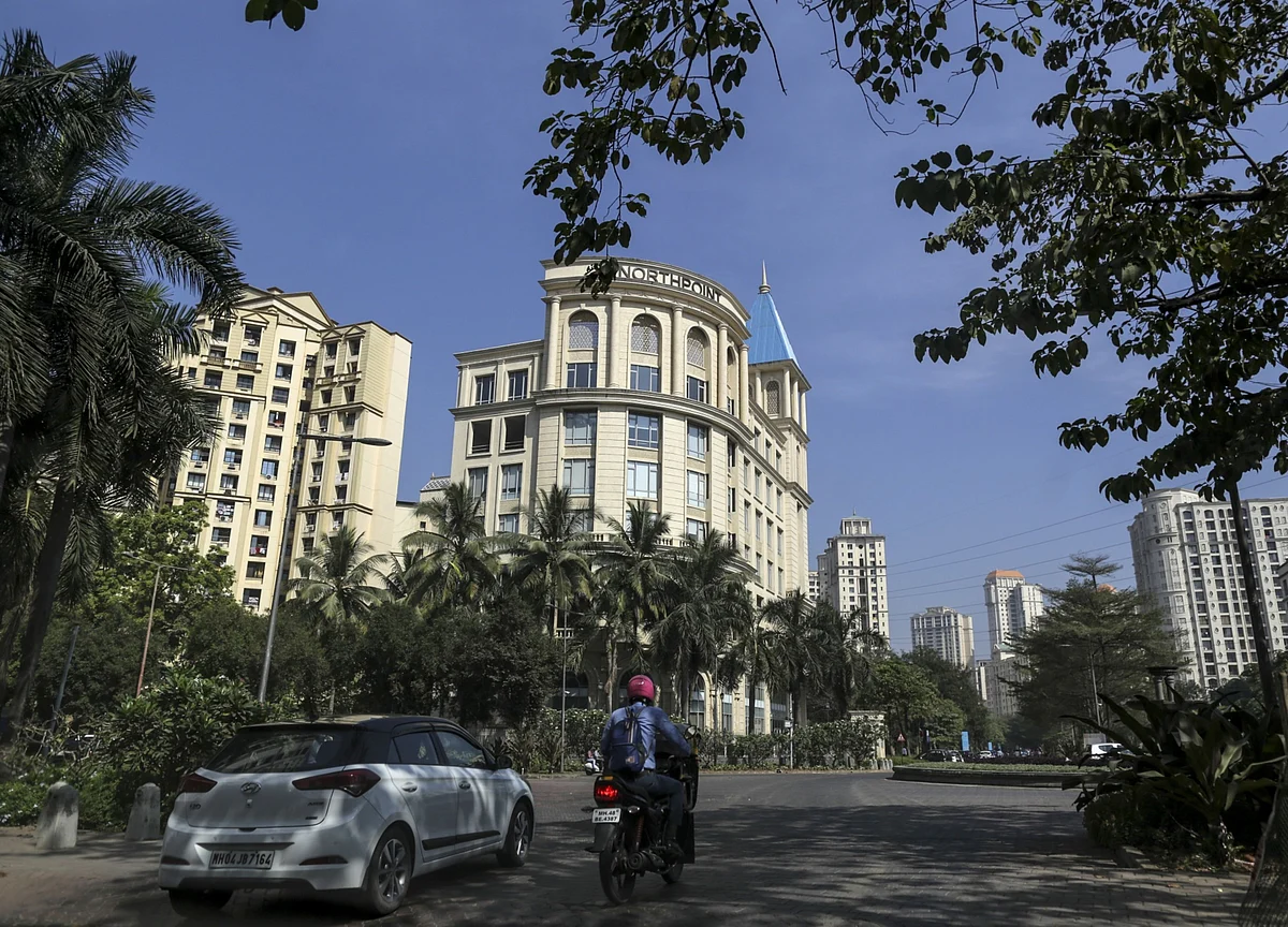 LIC Housing Stock Trades Near 52-Week High After Nomura Hikes Target