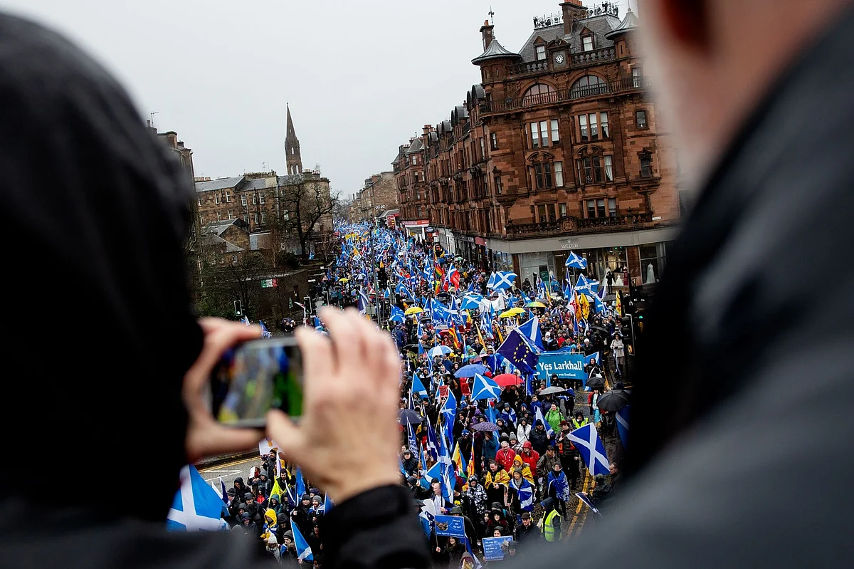 Demonstrators at the All Under One Banner march for Scottish independence in Glasgow on Jan. 11. Photographer: Emily Macinnes/Bloomberg 