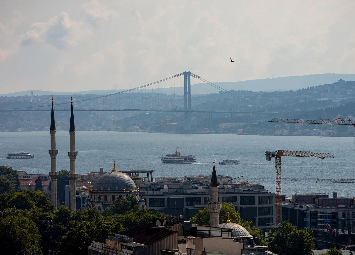 Turkey Posts 11th Straight Current-Account Deficit in October