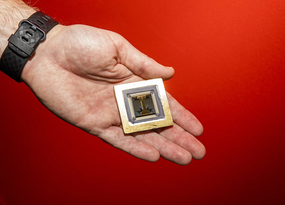 Chinese Scientists Claim Breakthrough in Quantum Computing Race