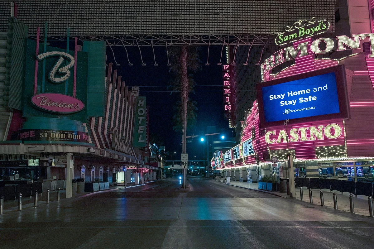 The bright lights of Las Vegas dimmed as the virus took hold. A few signs remain lit on April 15. Photographer: Bridget Bennett/Bloomberg 