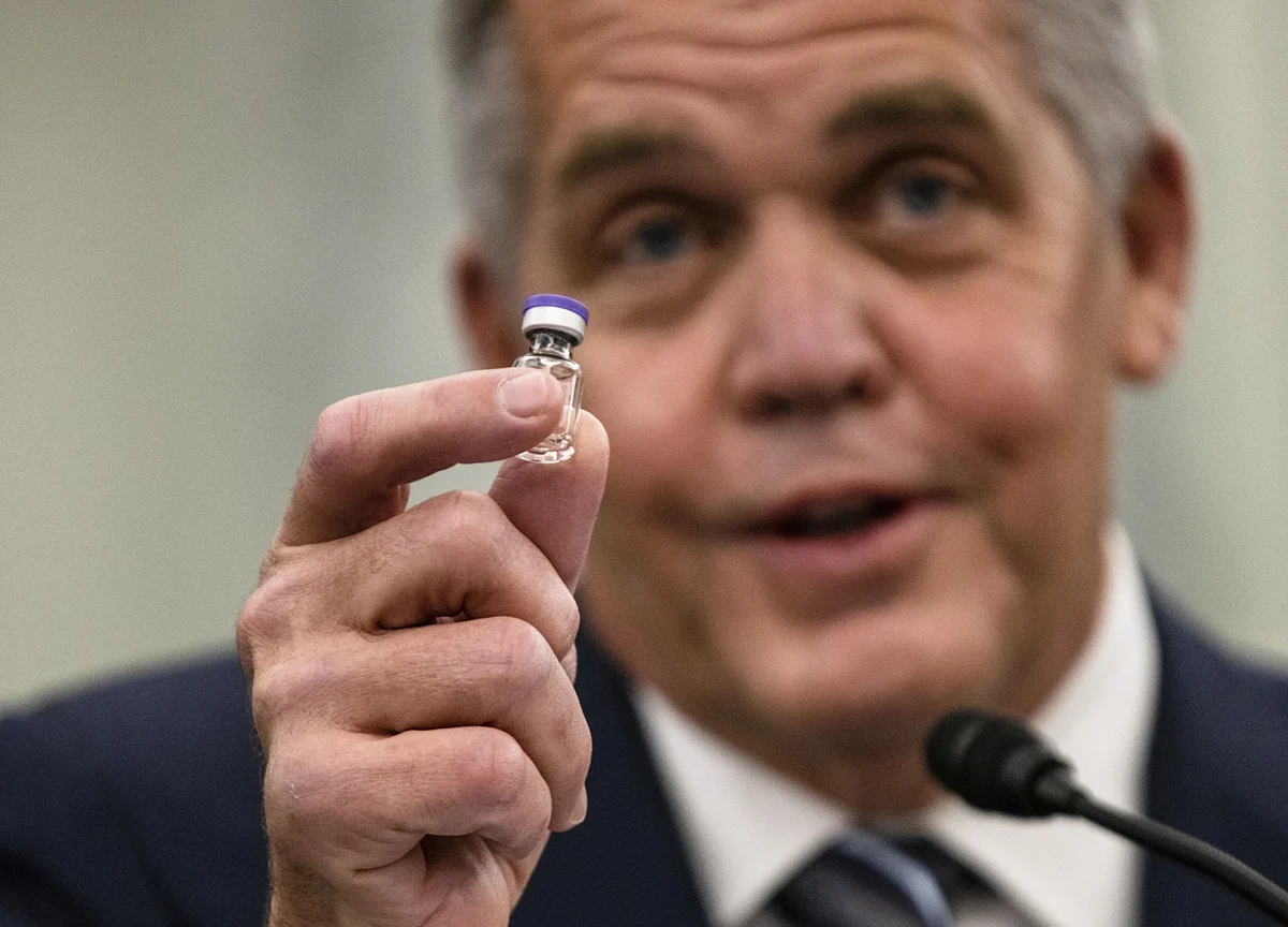 U.S. Deaths Surpass 300,000 as Vaccinations Begin: Virus Update