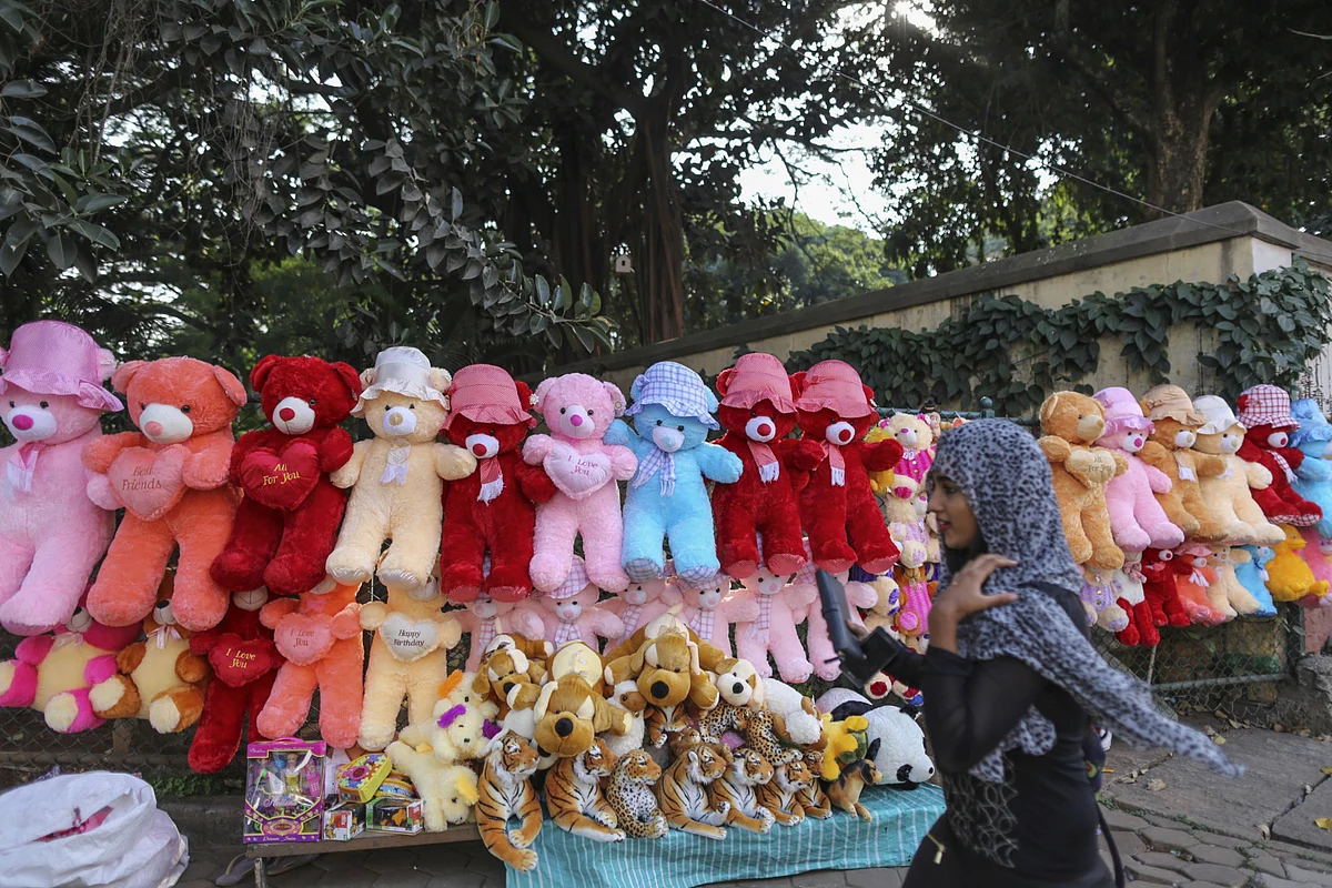 A file photograph of a soft toys displayed for sale at a roadside stall. (Photographer: Dhiraj Singh/Bloomberg)