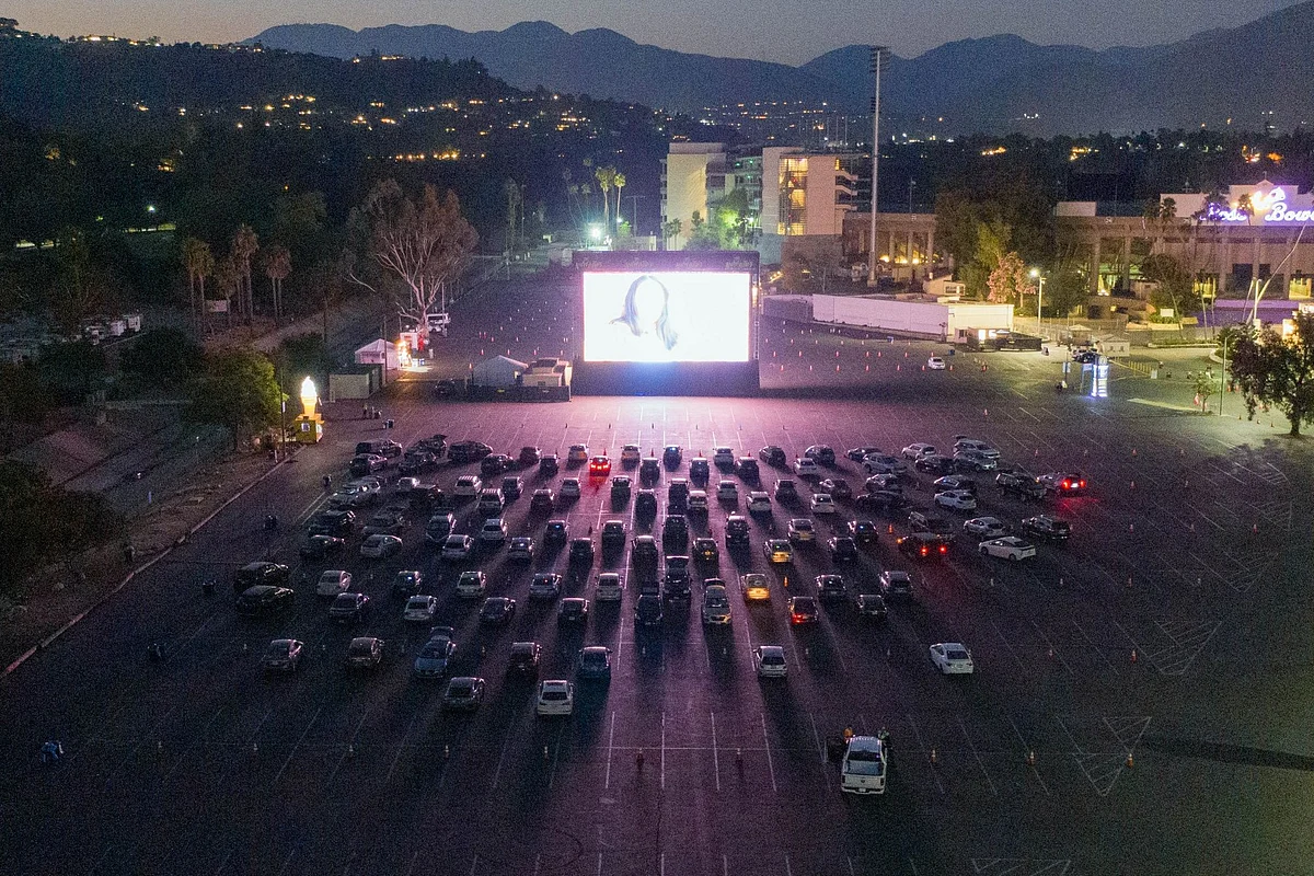 A drive-in movie theater set up in the parking lot of the Rose Bowl in Pasadena, California, on Sept. 3. Photographer: Bing Guan/Bloomberg 