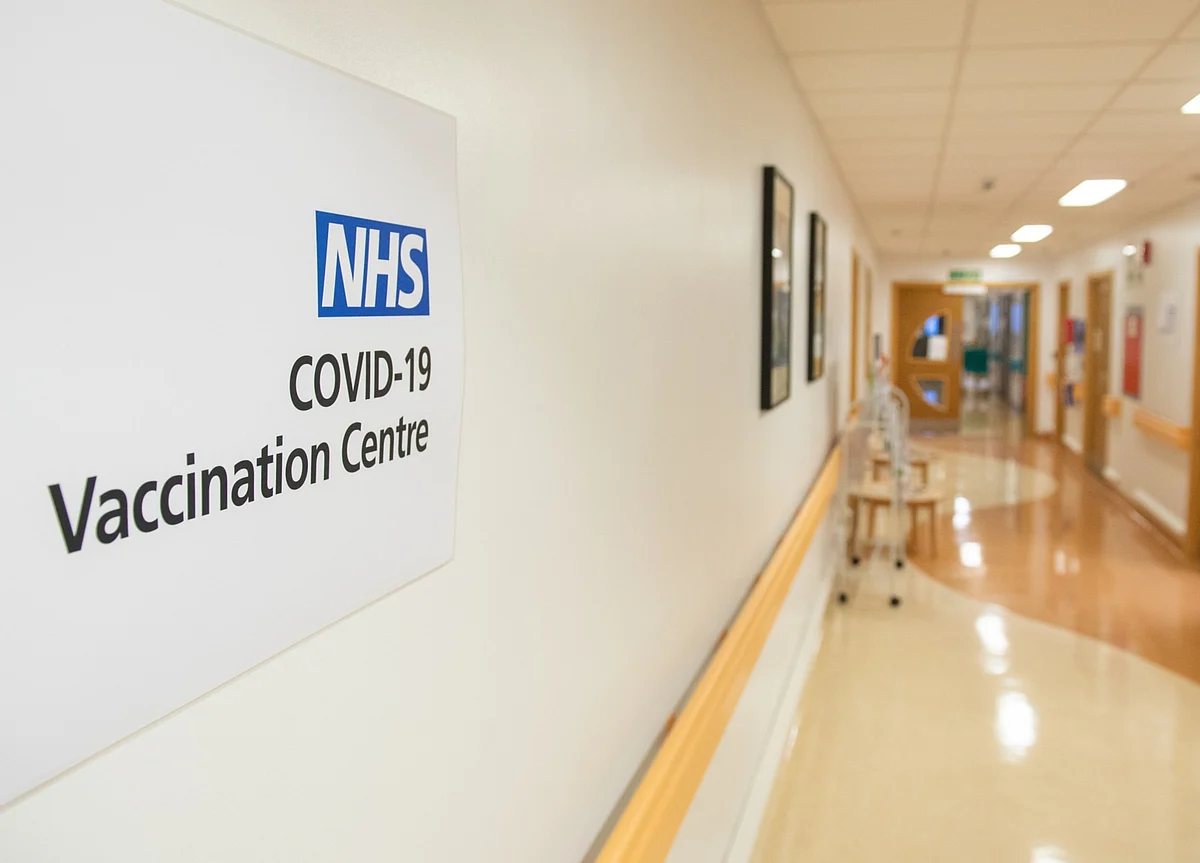 AstraZeneca-Oxford Covid Vaccine Gains First Clearance With U.K. Nod