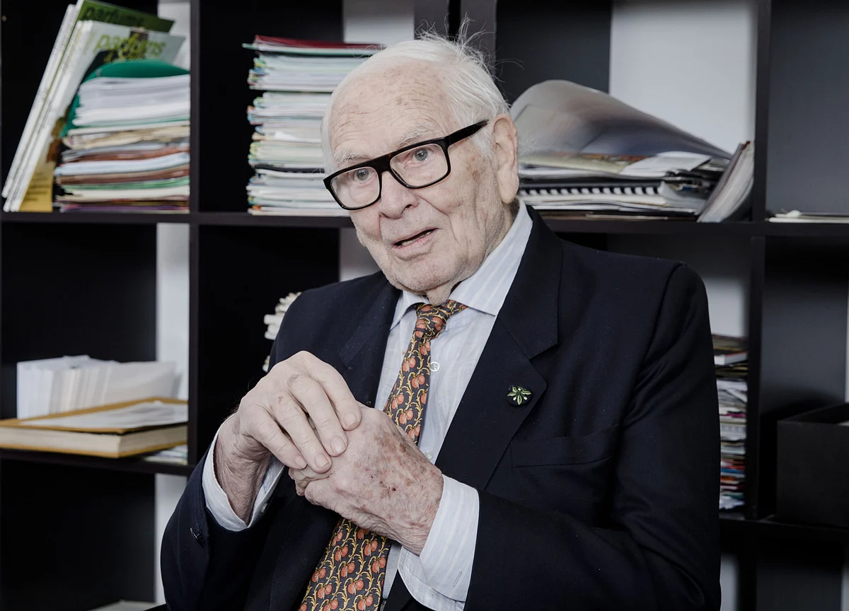 Pierre Cardin, Designer Who Turned Name Into Brand, Dies at 98