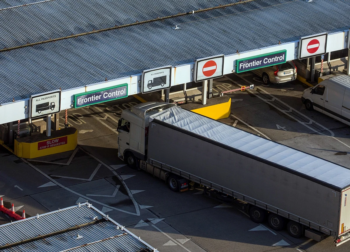 Brexit Border Chaos Prompts Warning Truckers Will Ditch U.K.